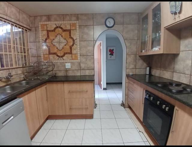 3 BEDROOM DUPLEX FOR SALE IN BIRCHLEIGH NORTH